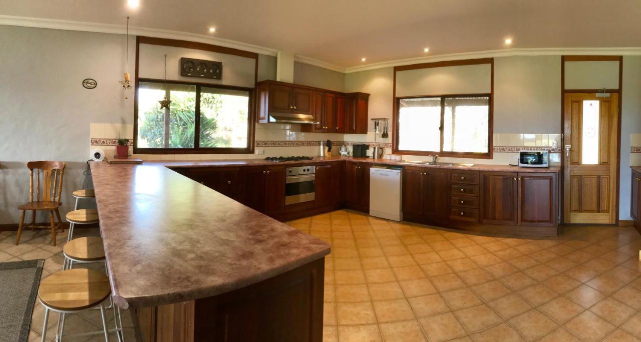 Bee'S Place - 3 Bedroom Home On 10 Acres Of Land With Distant Ocean Views Emu Bay Екстериор снимка
