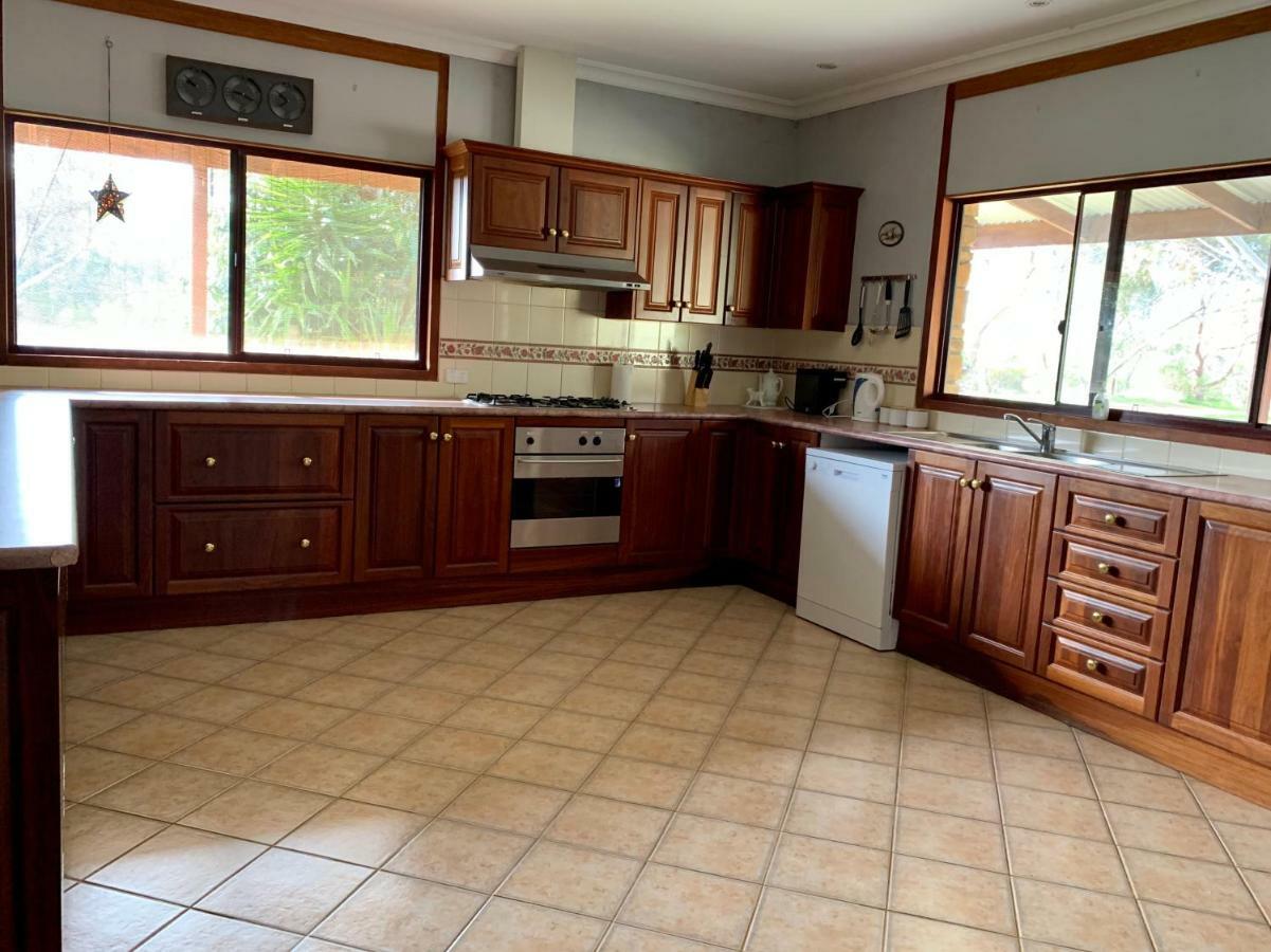 Bee'S Place - 3 Bedroom Home On 10 Acres Of Land With Distant Ocean Views Emu Bay Екстериор снимка